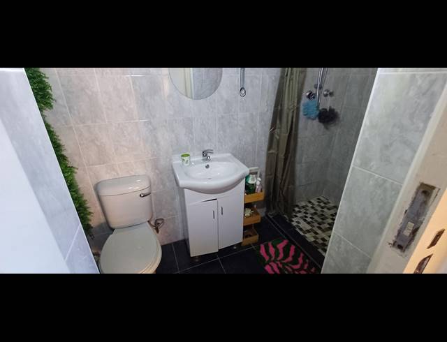 3 BEDROOM APARTMENT FOR SALE IN GLENWOOD